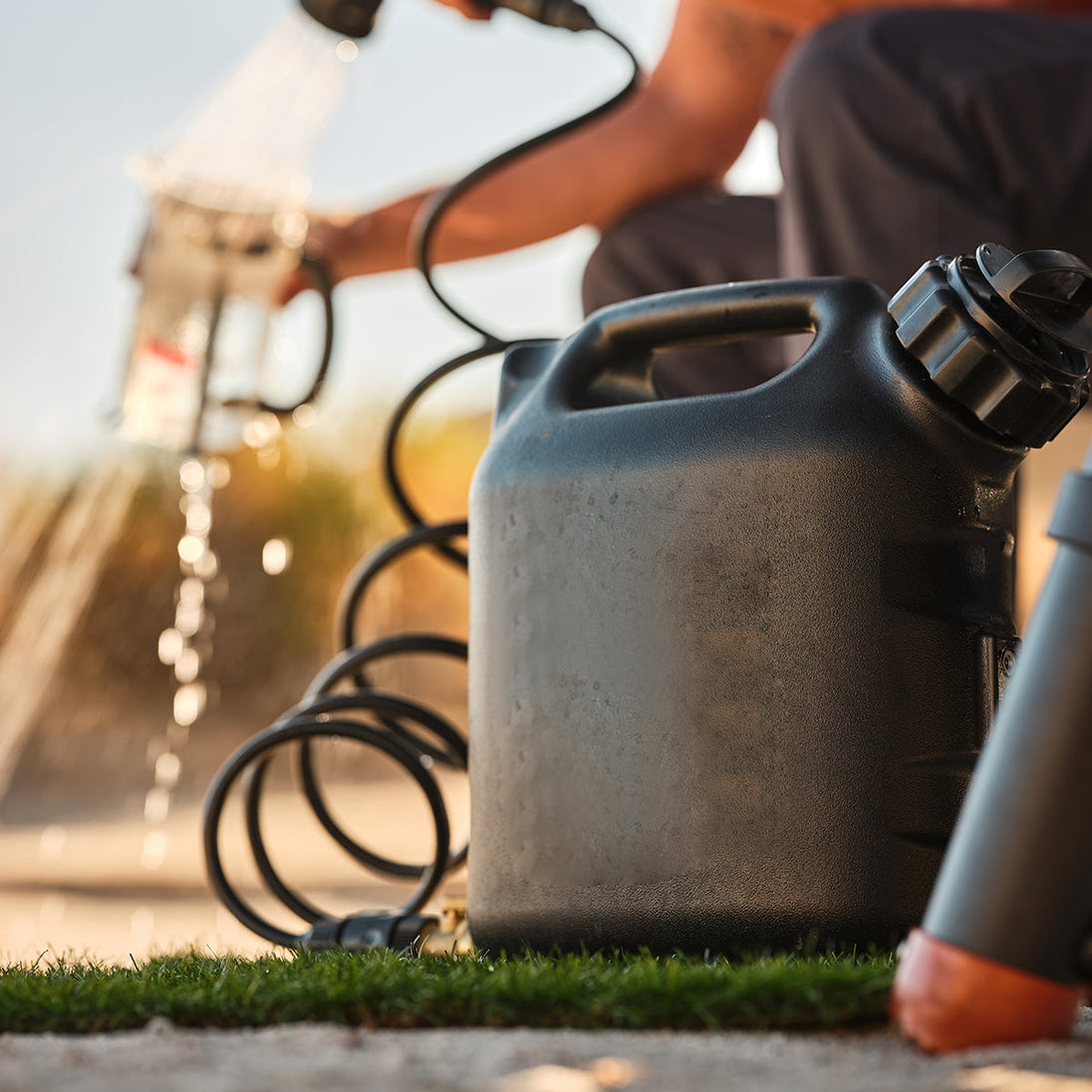 2 Gallon Pressurized Portable Water Tank Argon Technologies Inc., dba Klymit (Rightline Gear)