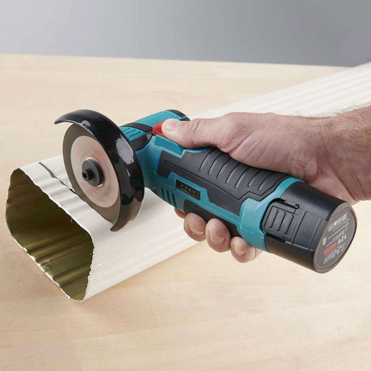Battery-Powered Compact Circular Saw Teleshop Inc.