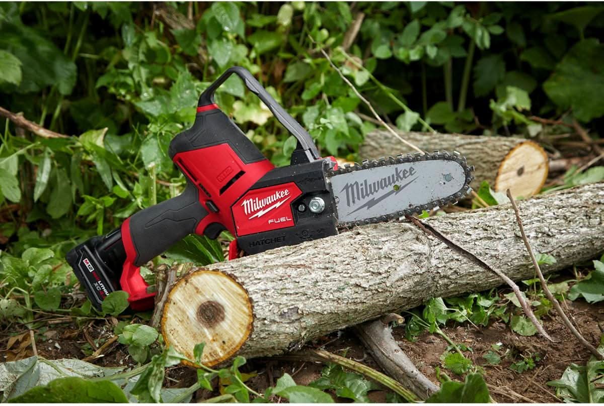 M12 FUEL HATCHET 6" Pruning Saw (Tool-Only) and 6" Saw Chain Kit Milwaukee