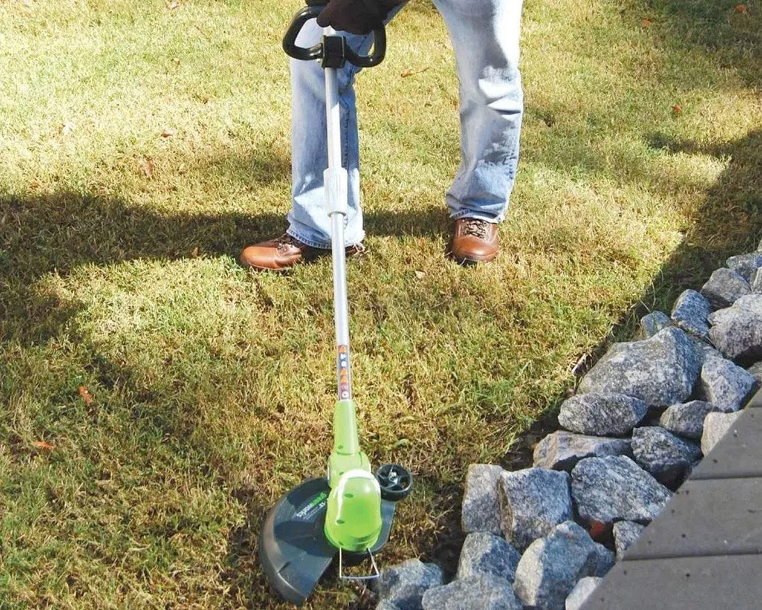 40V 13" Cordless Battery String Trimmer & 390 CFM Leaf Blower Combo w/ 4.0Ah Battery & Charger greenworkstools