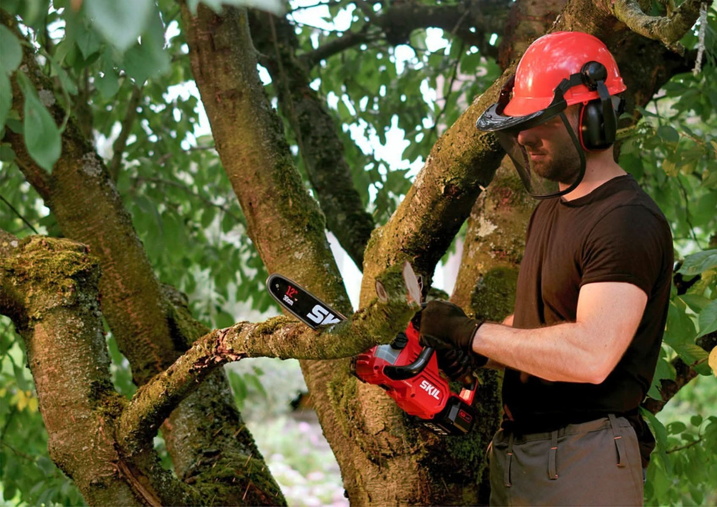 SKIL CS4562B-10 PWR CORE 20 Brushless 12 IN. Chain Saw with 4.0Ah Battery and Charger SKIL