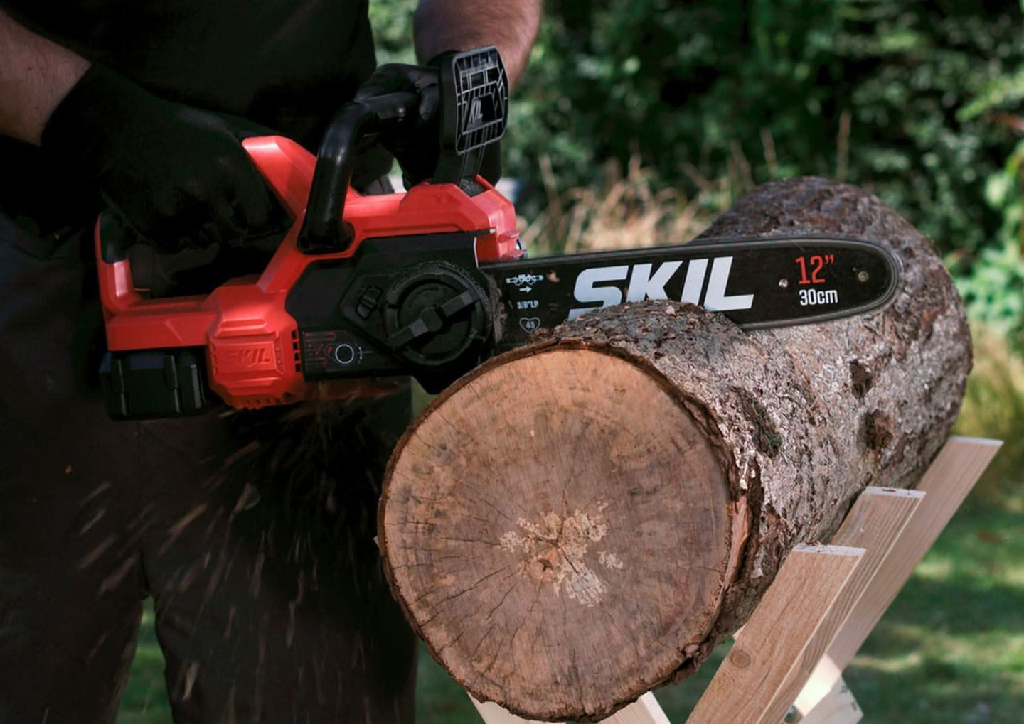 SKIL CS4562B-10 PWR CORE 20 Brushless 12 IN. Chain Saw with 4.0Ah Battery and Charger SKIL