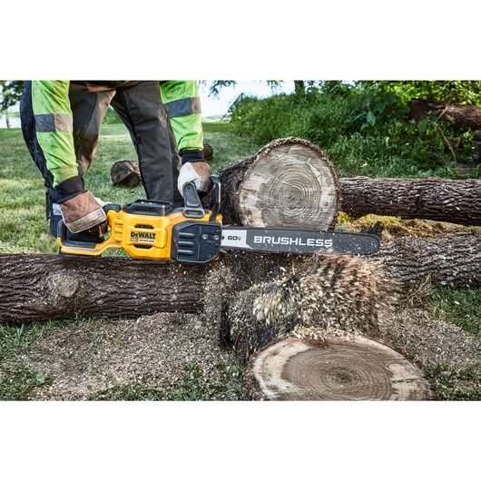 DeWALT DCCS677Y1 FLEXVOLT 60V MAX 20-in. Brushless Chainsaw 12.0Ah Kit DeWALT