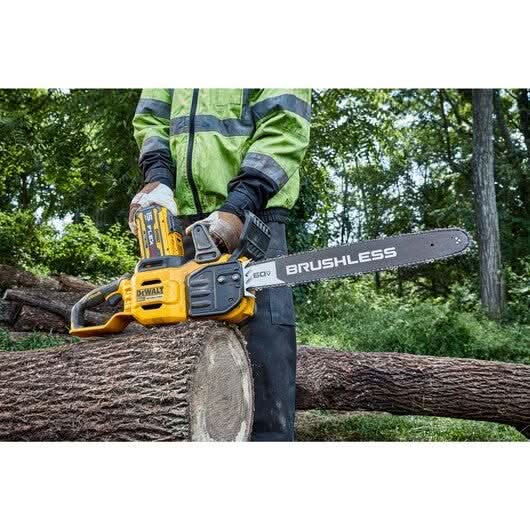 DeWalt DCCS677Z1 60V MAX Brushless 20 in. Chainsaw 15.0Ah Kit DeWALT