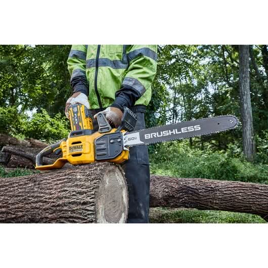 DeWalt DCCS677Z1 60V MAX Brushless 20 in. Chainsaw 15.0Ah Kit w/ Spare Chain DeWALT