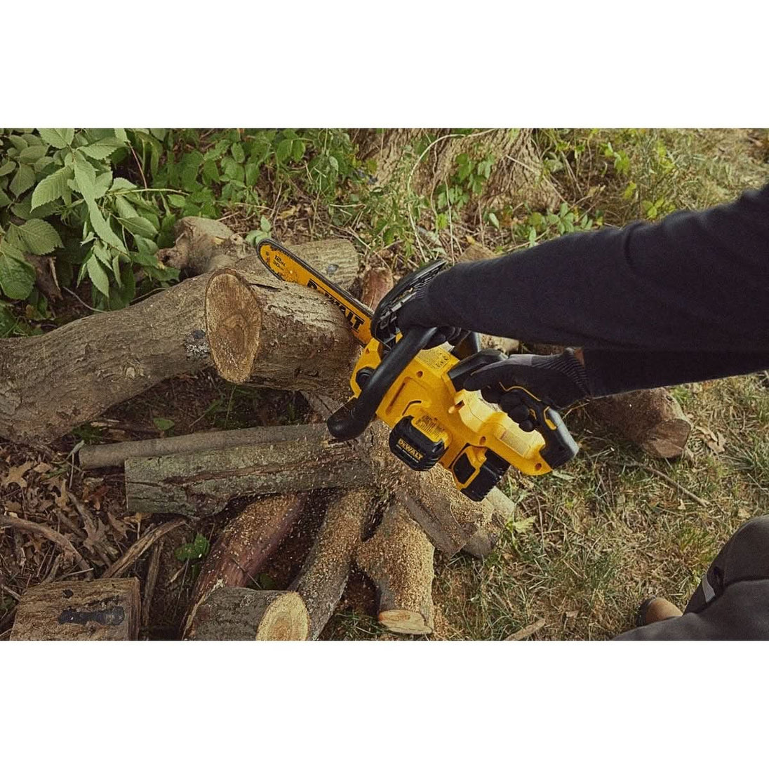 DeWalt DCCS621P1 20V MAX* Compact Brushless 12 in. Chainsaw 5.0Ah Kit DeWALT
