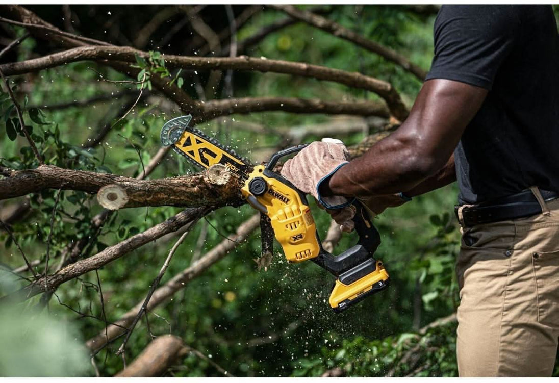 DeWalt DCCS623L1 20V MAX XR Brushless 8 in. Chainsaw 3.0Ah Kit DeWALT