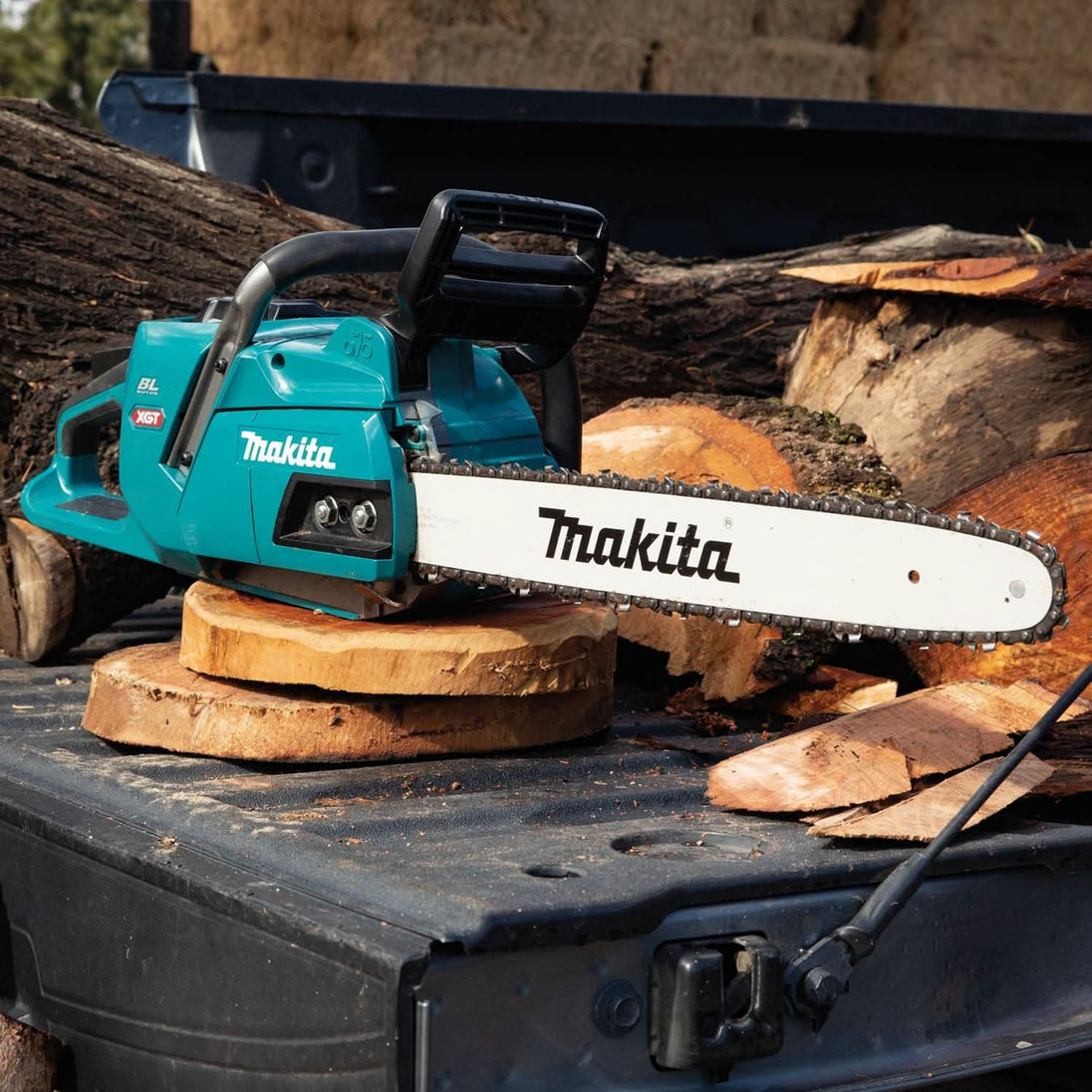 Makita GCU04T1 40V max XGT Brushless Cordless 18" Chain Saw Kit (5.0Ah) Makita