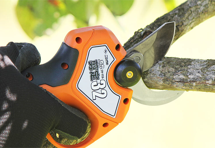 NISHIGAKI Futomaru Cordless Electric Pruning Shears Max Cutting 32 mm N-772 NISHIGAKI