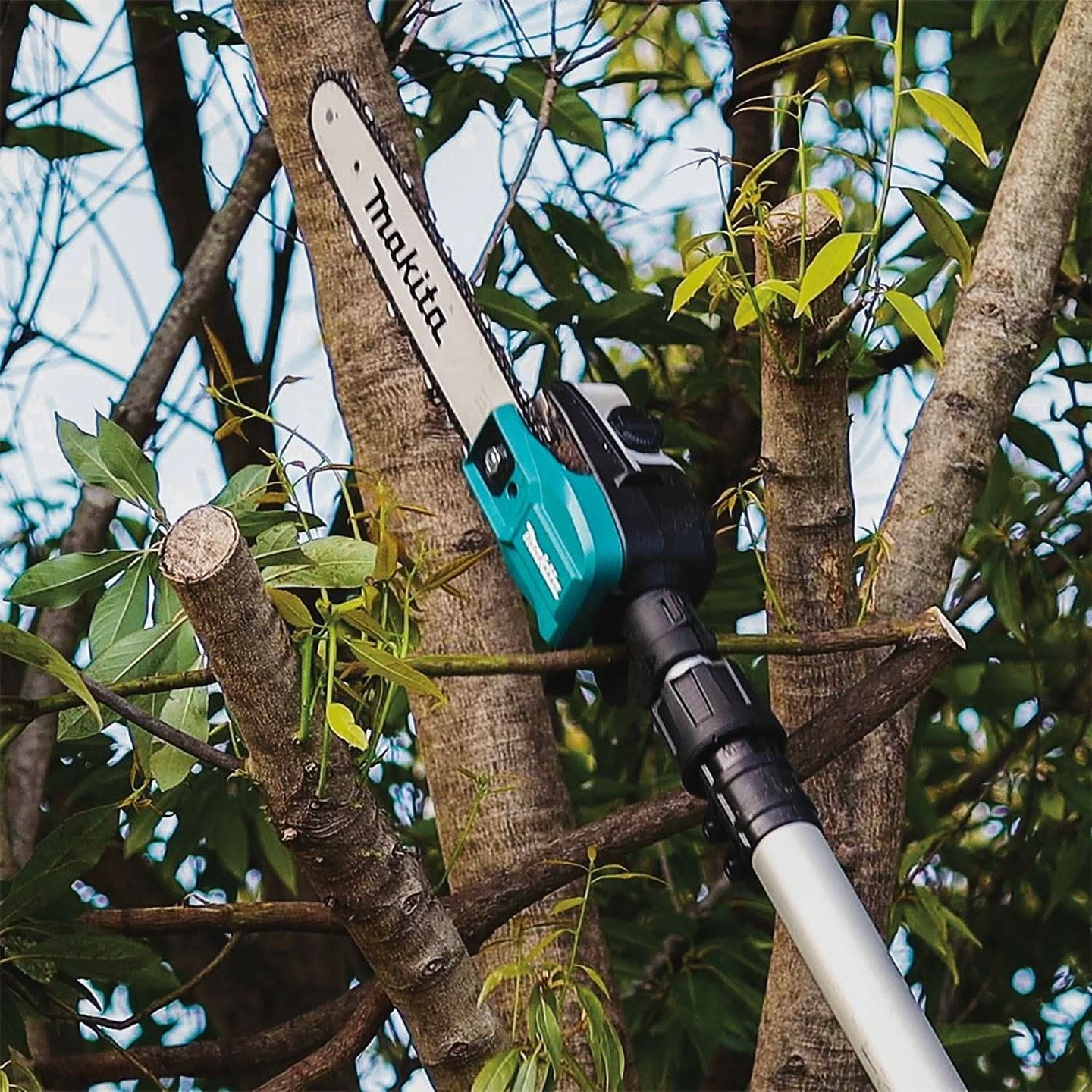 Makita GAU01Z 40V max XGT Brushless Cordless 10" Pole Saw, 8' Length, Tool Only Makita