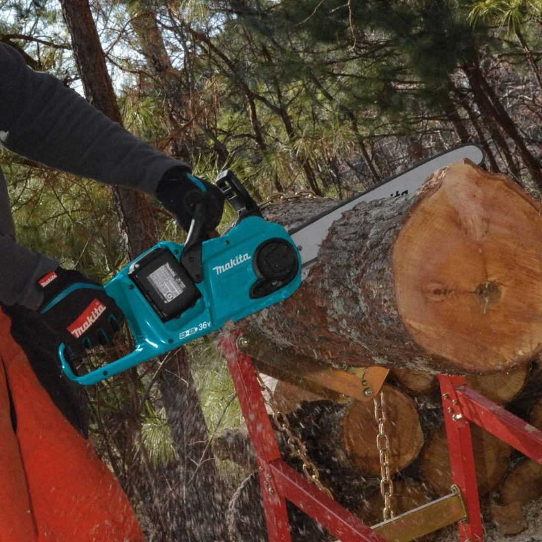 Makita XCU04PT1 18V X2 (36V) LXT Brushless Cordless 16" Chain Saw 5.0Ah Kit w/ 4 Batteries Makita