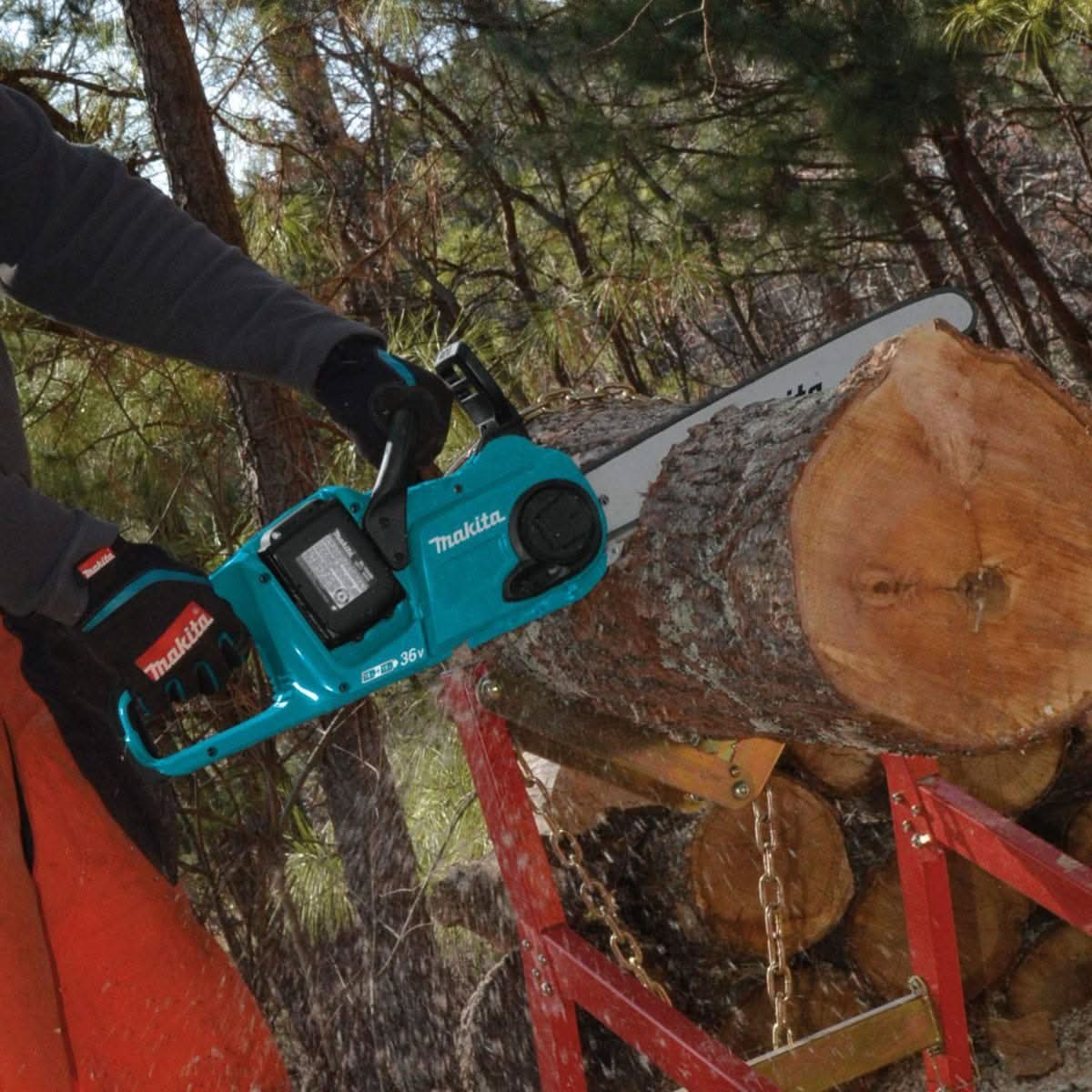 Makita XCU04PT1 18V X2 (36V) LXT Brushless Cordless 16" Chain Saw 5.0Ah Kit w/ 4 Batteries Makita