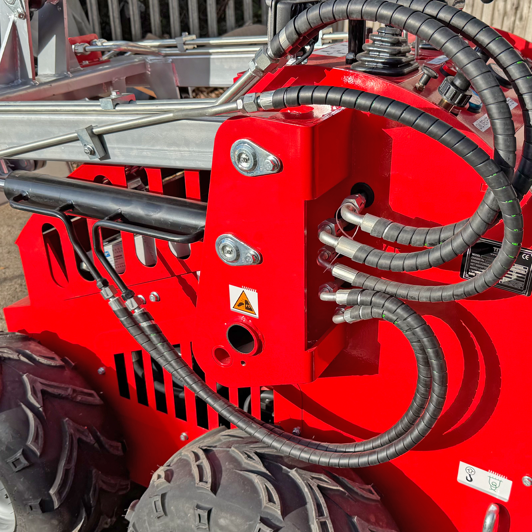 Crytec Mini Skid Steer Loader 4X4 Drive 23HP Rato Engine Crytec