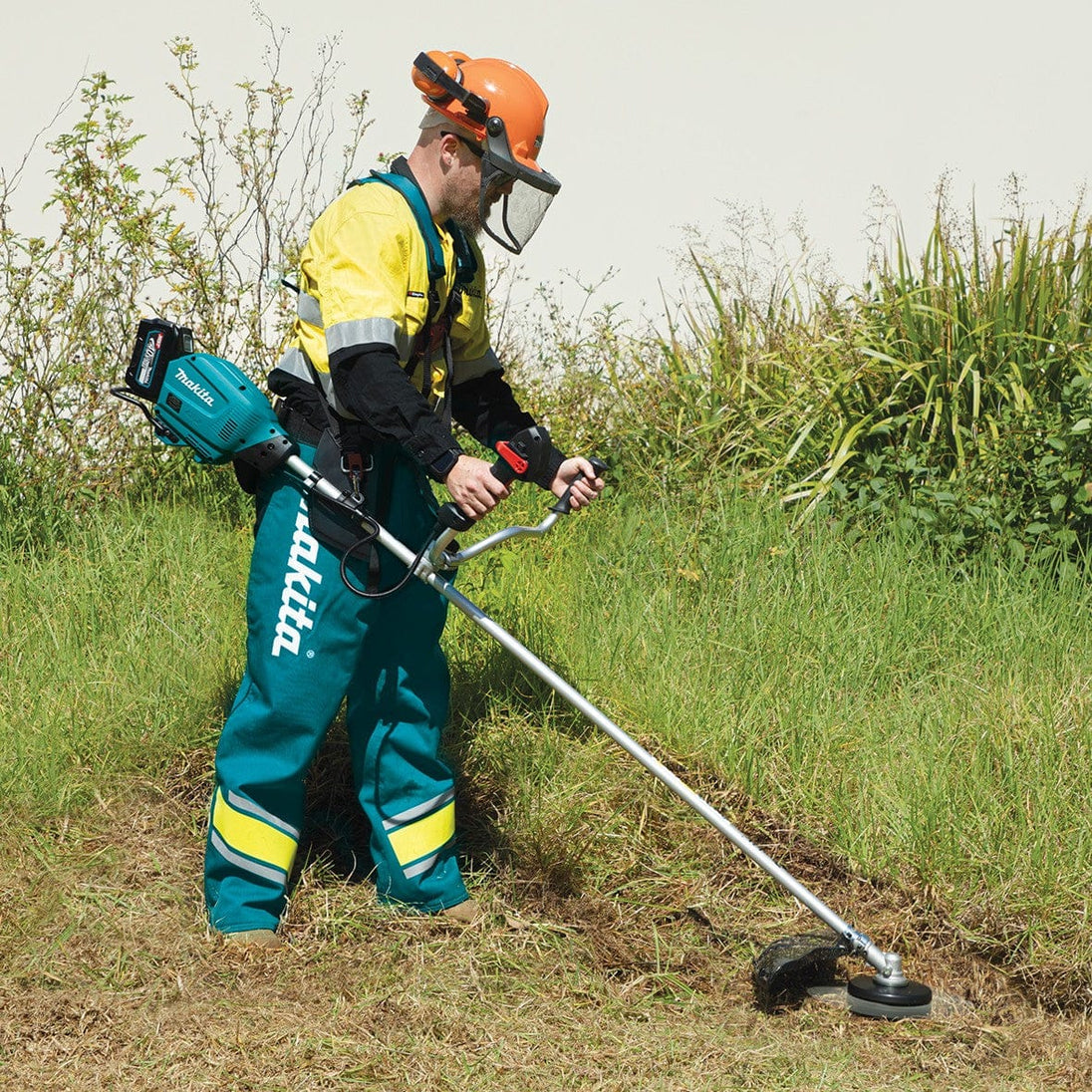 Makita 40V Max Brushless U-Handle Brushcutter UR013GZ01 Makita