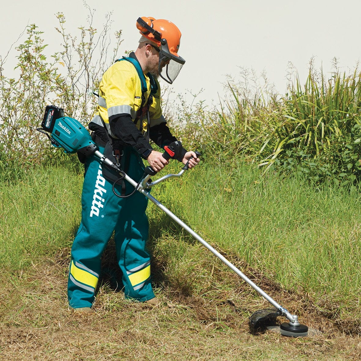 Makita 40V Max Brushless U-Handle Brushcutter UR013GZ01 Makita